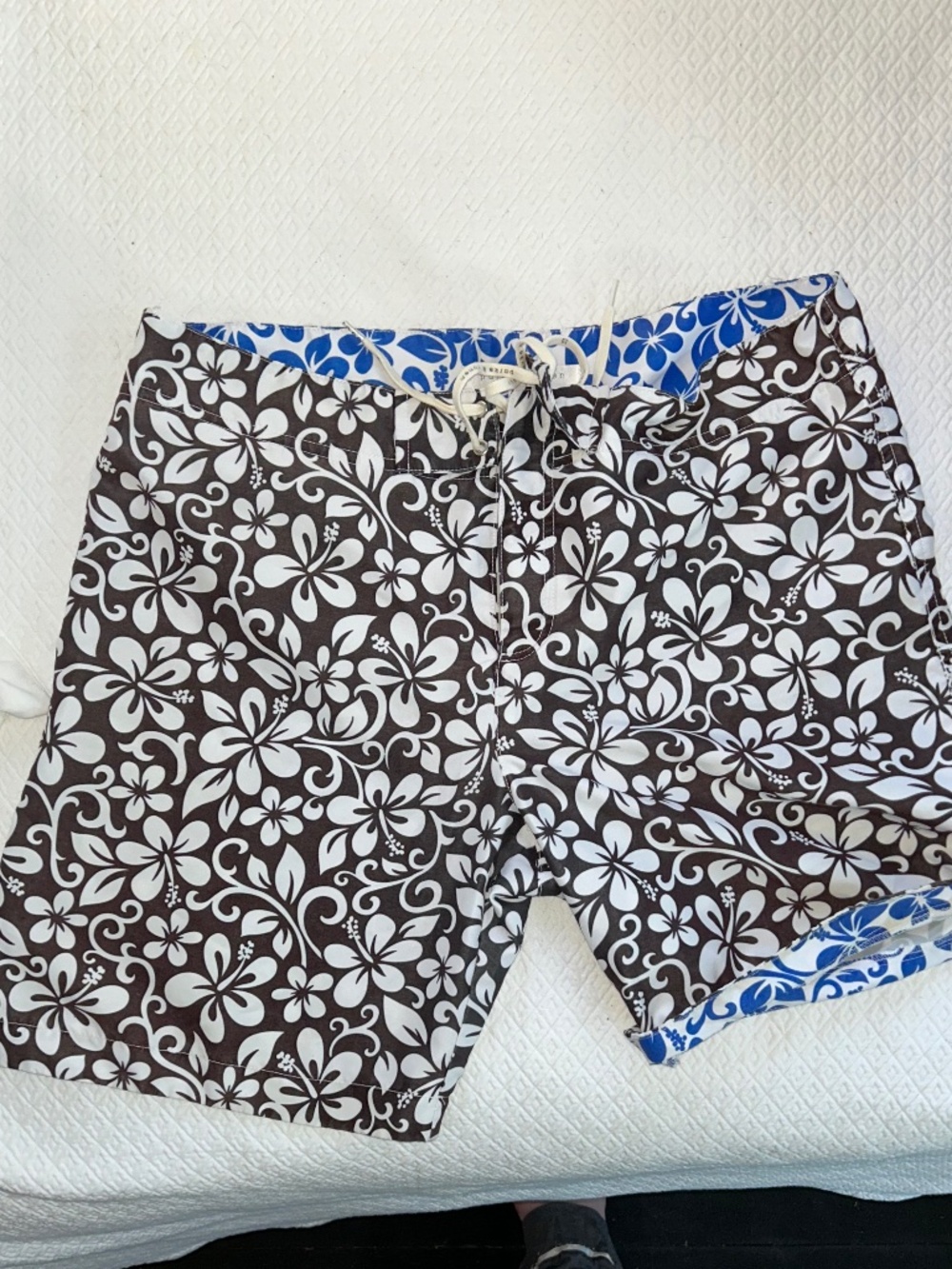 parke & ronen black blue white tropical flowers mens swim trunks 34